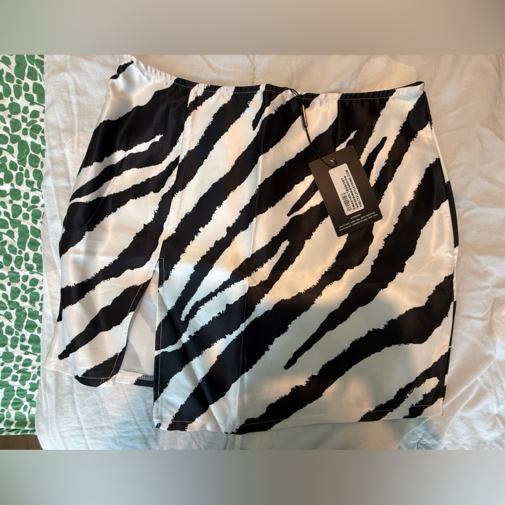 PrettyLittleThing Monochrome Zebra Pencil Skirt